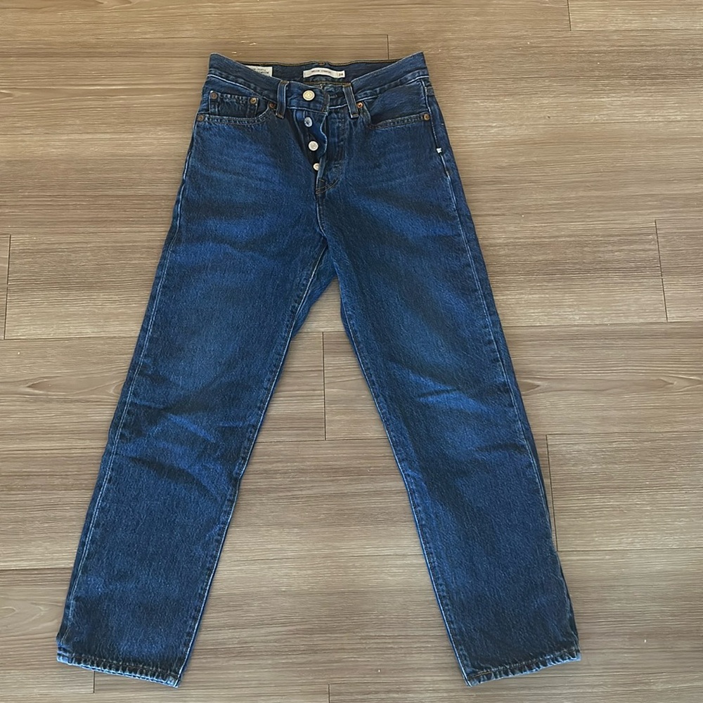 Levi’s 
Wedge Straight - dark wash

WEDGIE STRAIGHT FIT WOMEN'S JEANS